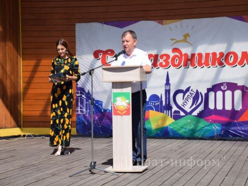 На центральной площади прошел третий фестиваль меда «Нурлатский мед»