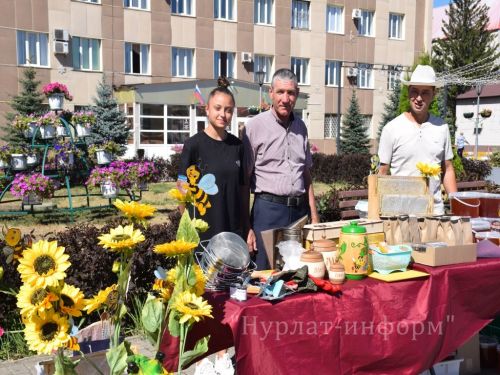 На центральной площади прошел третий фестиваль меда «Нурлатский мед»