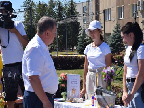 На центральной площади прошел третий фестиваль меда «Нурлатский мед»