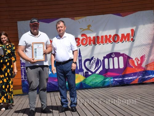 На центральной площади прошел третий фестиваль меда «Нурлатский мед»