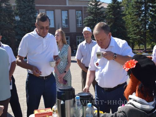 На центральной площади прошел третий фестиваль меда «Нурлатский мед»