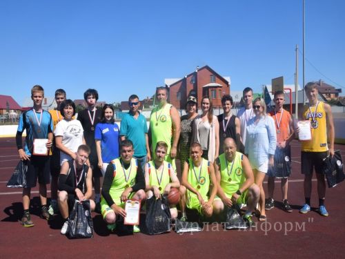 В нурлатском парке «Спортивный» отметили День физкультурника