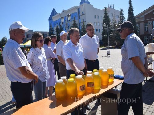 На центральной площади прошел третий фестиваль меда «Нурлатский мед»