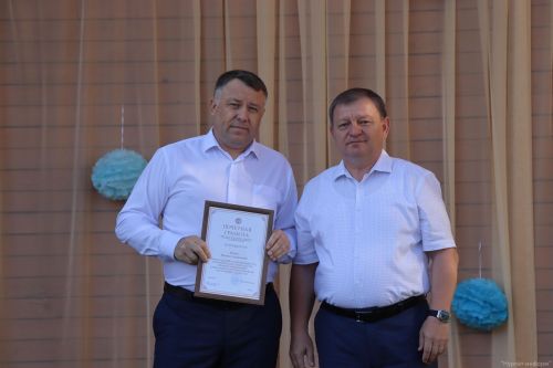 Дамир Ишкинеев поздравил нурлатских строителей с профессиональным праздником