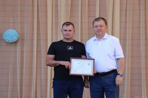 Дамир Ишкинеев поздравил нурлатских строителей с профессиональным праздником