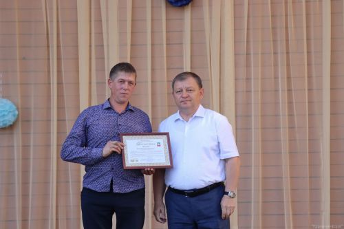 Дамир Ишкинеев поздравил нурлатских строителей с профессиональным праздником