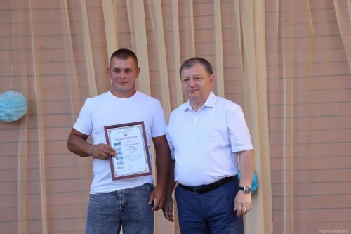 Дамир Ишкинеев поздравил нурлатских строителей с профессиональным праздником