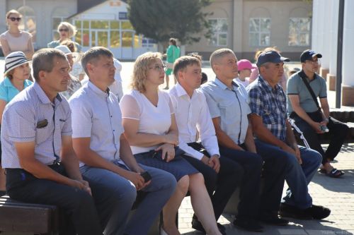Дамир Ишкинеев поздравил нурлатских строителей с профессиональным праздником