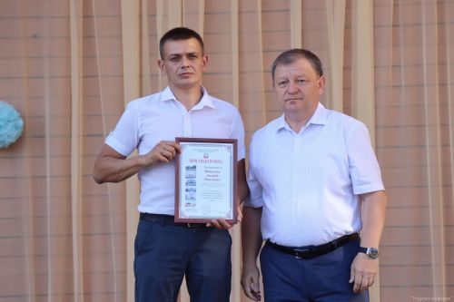 Дамир Ишкинеев поздравил нурлатских строителей с профессиональным праздником