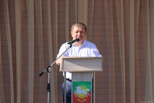 Дамир Ишкинеев поздравил нурлатских строителей с профессиональным праздником