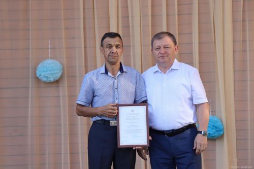 Дамир Ишкинеев поздравил нурлатских строителей с профессиональным праздником