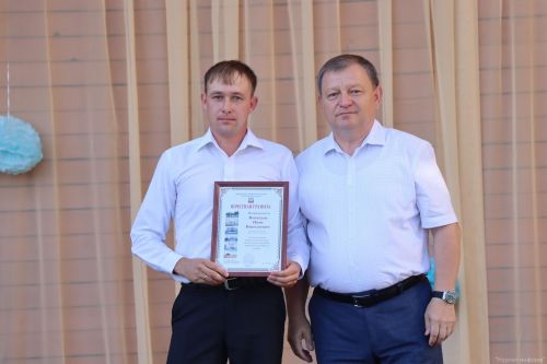Дамир Ишкинеев поздравил нурлатских строителей с профессиональным праздником