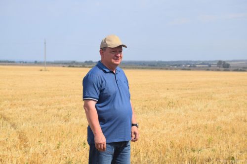 В КФХ “Сулейманов А.И.” наградили комбайнеров-двухтысячников