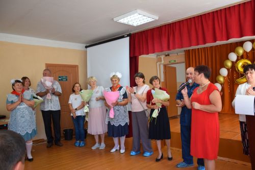 Тюрнясевская средняя школа торжественно отметила свое 90-летие