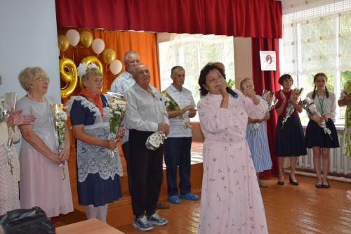 Тюрнясевская средняя школа торжественно отметила свое 90-летие