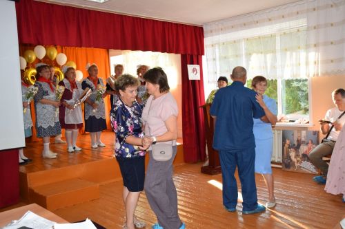 Тюрнясевская средняя школа торжественно отметила свое 90-летие