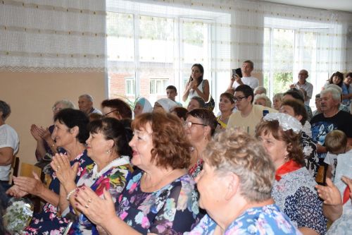 Тюрнясевская средняя школа торжественно отметила свое 90-летие