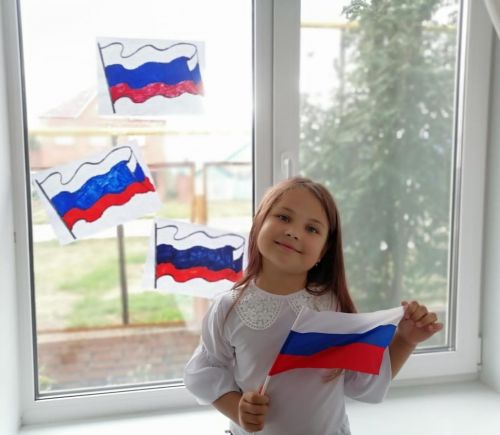 Школьники Нурлата присоединились к патриотическим акциям ко Дню Государственного флага