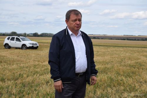 Глава района Дамир Ишкинеев наградил молодых комбайнеров «Нурлат сэте»