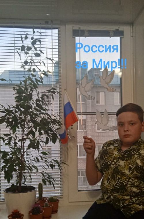 Школьники Нурлата присоединились к патриотическим акциям ко Дню Государственного флага