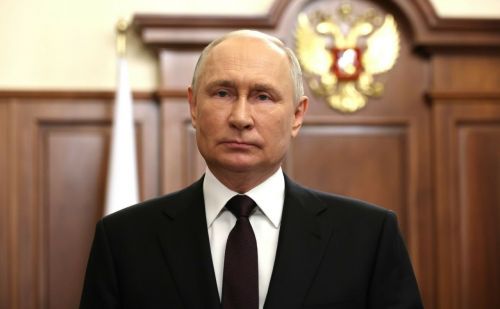 Владимир Путин: Под бело-сине-красным флагом мы восстановили суверенитет России
