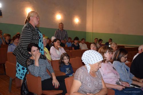 В Ахметовском сельском поселении на сходе граждан поздравили с юбилеем двух долгожительниц села Аксумла
