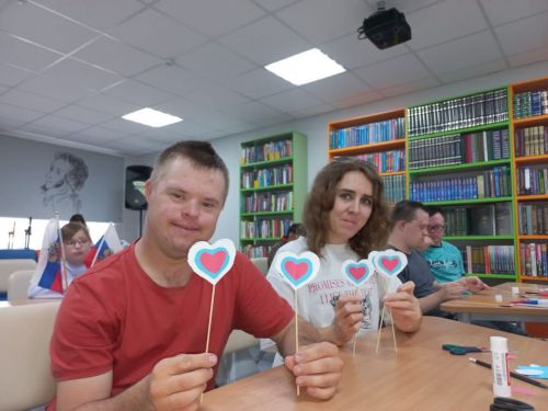 В центральной библиотеке Нурлата прошел мастер-класс ко Дню Государственного флага