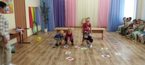В Нурлате воспитанникам детского сада «Колосок» рассказали о государственном флаге России