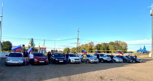 Нурлатцы приняли участие в автопробеге ко Дню Государственного флага РФ