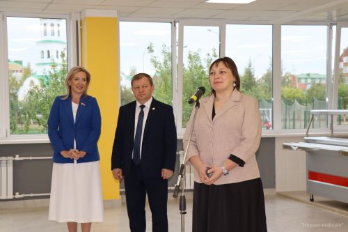 В Нурлатской школе №9 торжественно открыли пищеблок