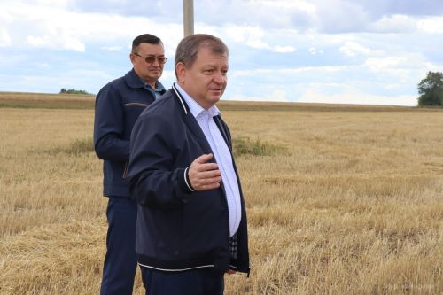 В Нурлатском районе наградили комбайнеров-трехтысячников