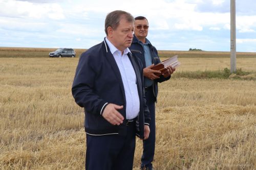 В Нурлатском районе наградили комбайнеров-трехтысячников