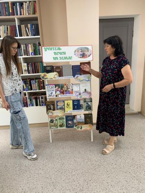 В центральной библиотеке Нурлата подготовили выставку книг об учителях