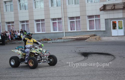 В Нурлате прошло экстремальное мото-квадро стант-шоу от «BKE»