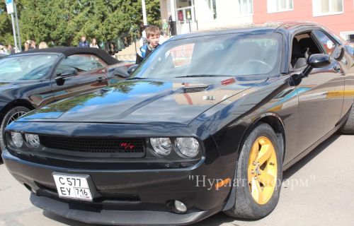 Выставка легендарных автомобилей собрала на площади нурлатских автомобилистов