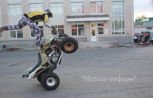 В Нурлате прошло экстремальное мото-квадро стант-шоу от «BKE»