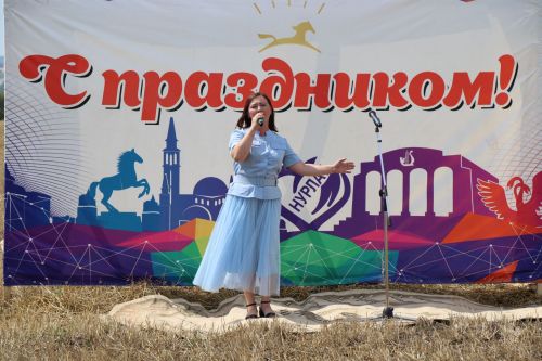В Нурлатском районе Дамир Ишкинеев наградил передовых комбайнеров агрофирмы «Южная»