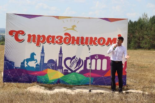 В Нурлатском районе Дамир Ишкинеев наградил передовых комбайнеров агрофирмы «Южная»