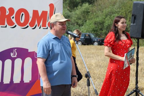 В Нурлатском районе Дамир Ишкинеев наградил передовых комбайнеров агрофирмы «Южная»