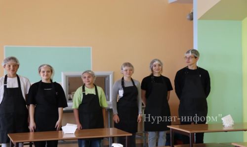 В Нурлатской гимназии прошла торжественная линейка к Дню знаний с участием Александра Шадрикова