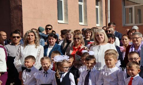 В Нурлатской гимназии прошла торжественная линейка к Дню знаний с участием Александра Шадрикова