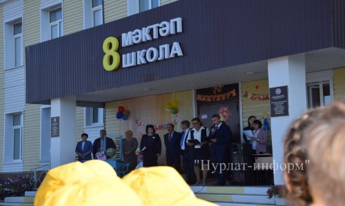 Нурлатская средняя школа №8 воздает дань памяти учителям