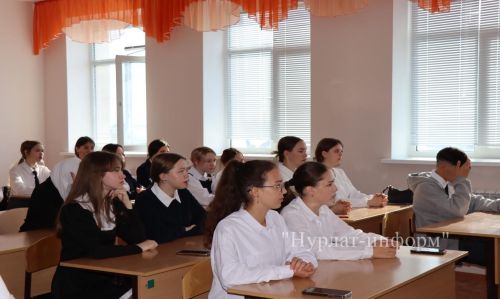 В Нурлатской гимназии прошла торжественная линейка к Дню знаний с участием Александра Шадрикова