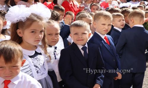 В Нурлатской гимназии прошла торжественная линейка к Дню знаний с участием Александра Шадрикова