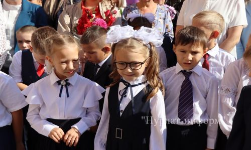 В Нурлатской гимназии прошла торжественная линейка к Дню знаний с участием Александра Шадрикова