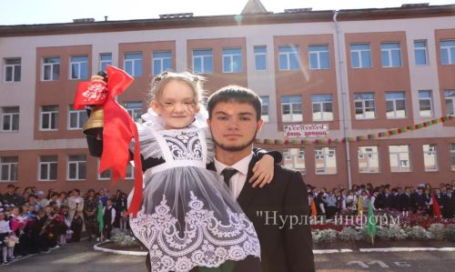 В Нурлатской гимназии прошла торжественная линейка к Дню знаний с участием Александра Шадрикова