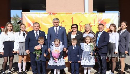 В Нурлатской гимназии прошла торжественная линейка к Дню знаний с участием Александра Шадрикова