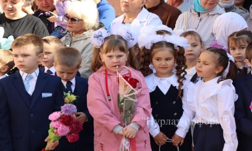 В Нурлатской гимназии прошла торжественная линейка к Дню знаний с участием Александра Шадрикова