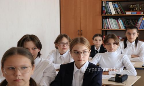 В Нурлатской гимназии прошла торжественная линейка к Дню знаний с участием Александра Шадрикова