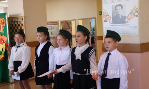 В Нурлатской гимназии прошла торжественная линейка к Дню знаний с участием Александра Шадрикова